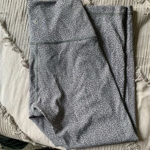 Lululemon Wunder Under sz 4